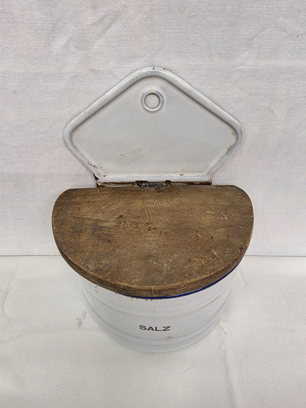 Vintage emaillierter Salzbehälter mit Holzdeckel