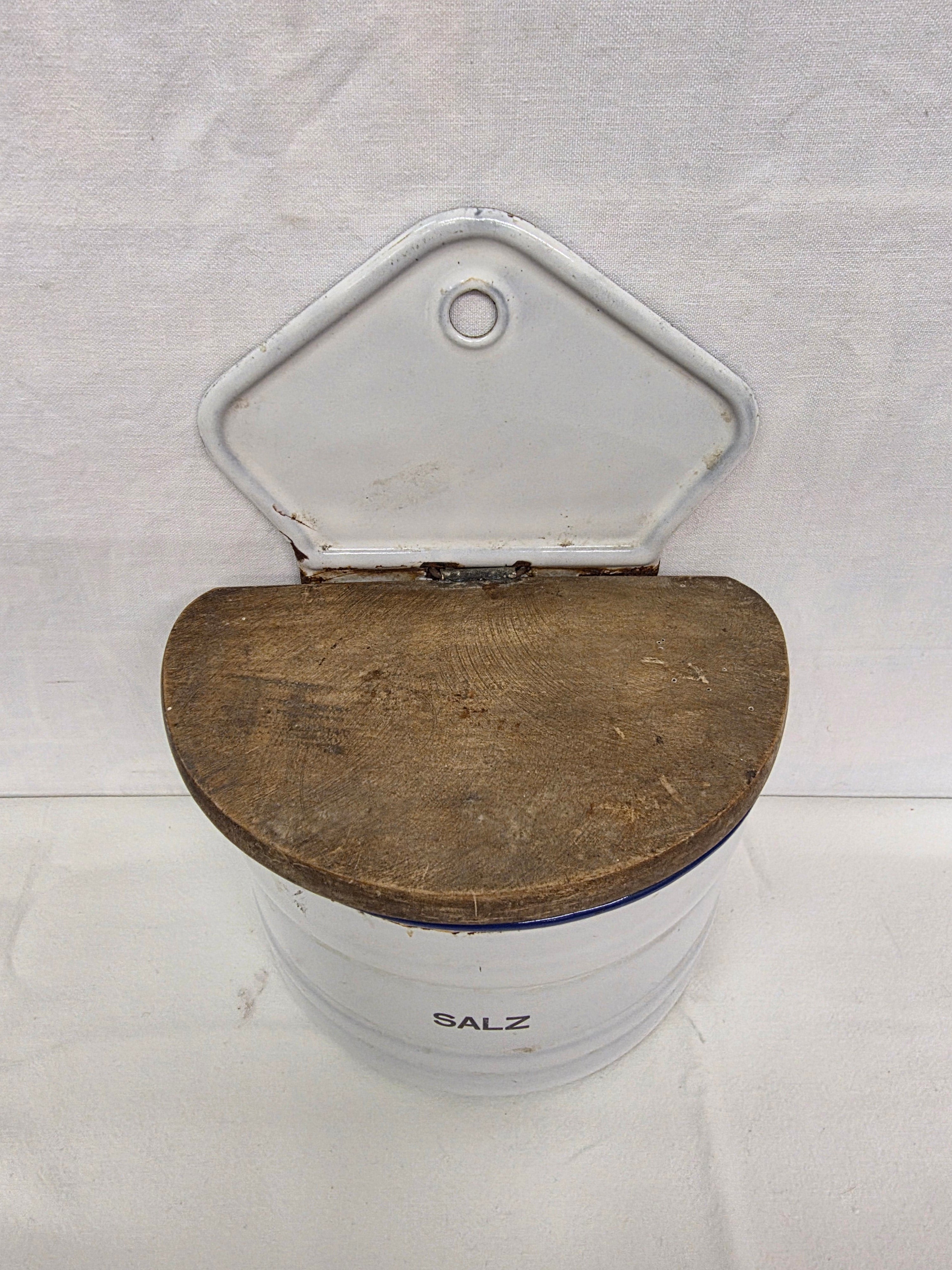 Vintage emaillierter Salzbehälter mit Holzdeckel