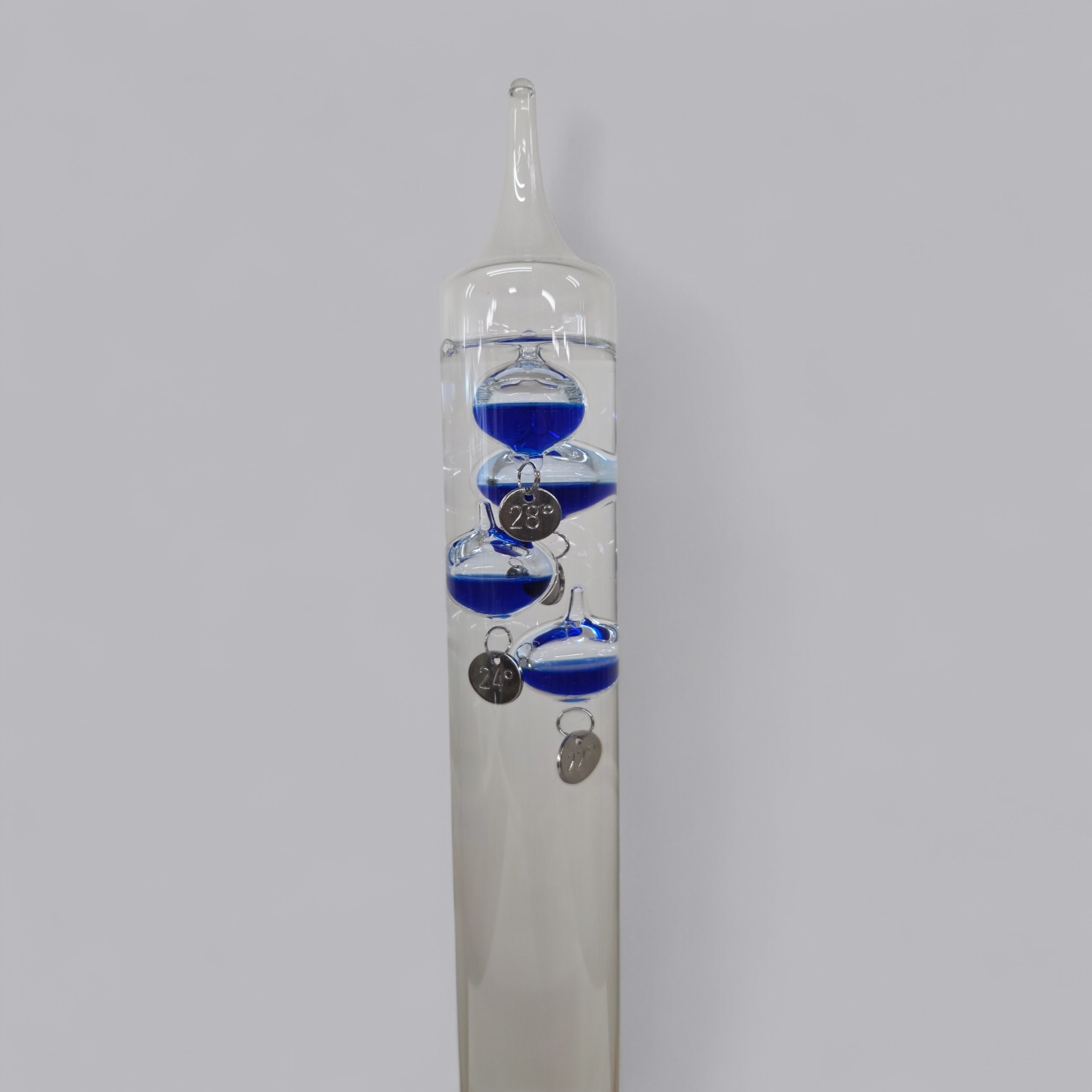Faszinierende Physik: Grosses Galileo-Thermometer mit blauen Glaskugeln