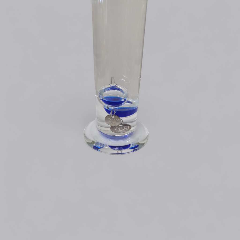 Faszinierende Physik: Grosses Galileo-Thermometer mit blauen Glaskugeln