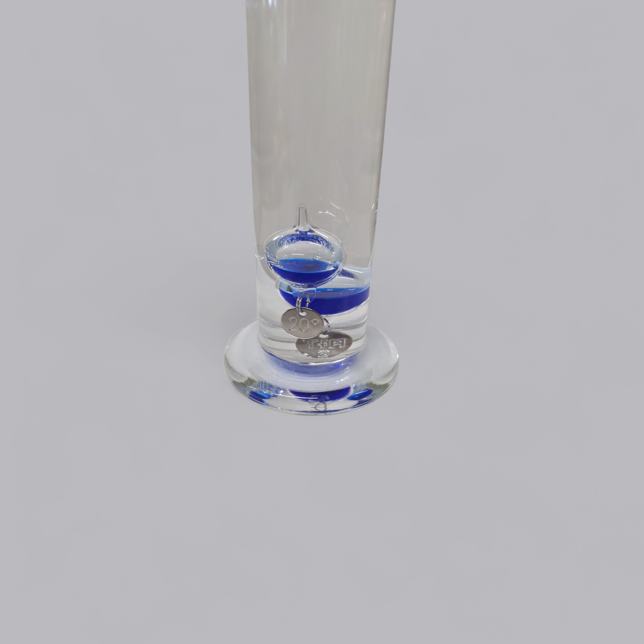 Faszinierende Physik: Grosses Galileo-Thermometer mit blauen Glaskugeln