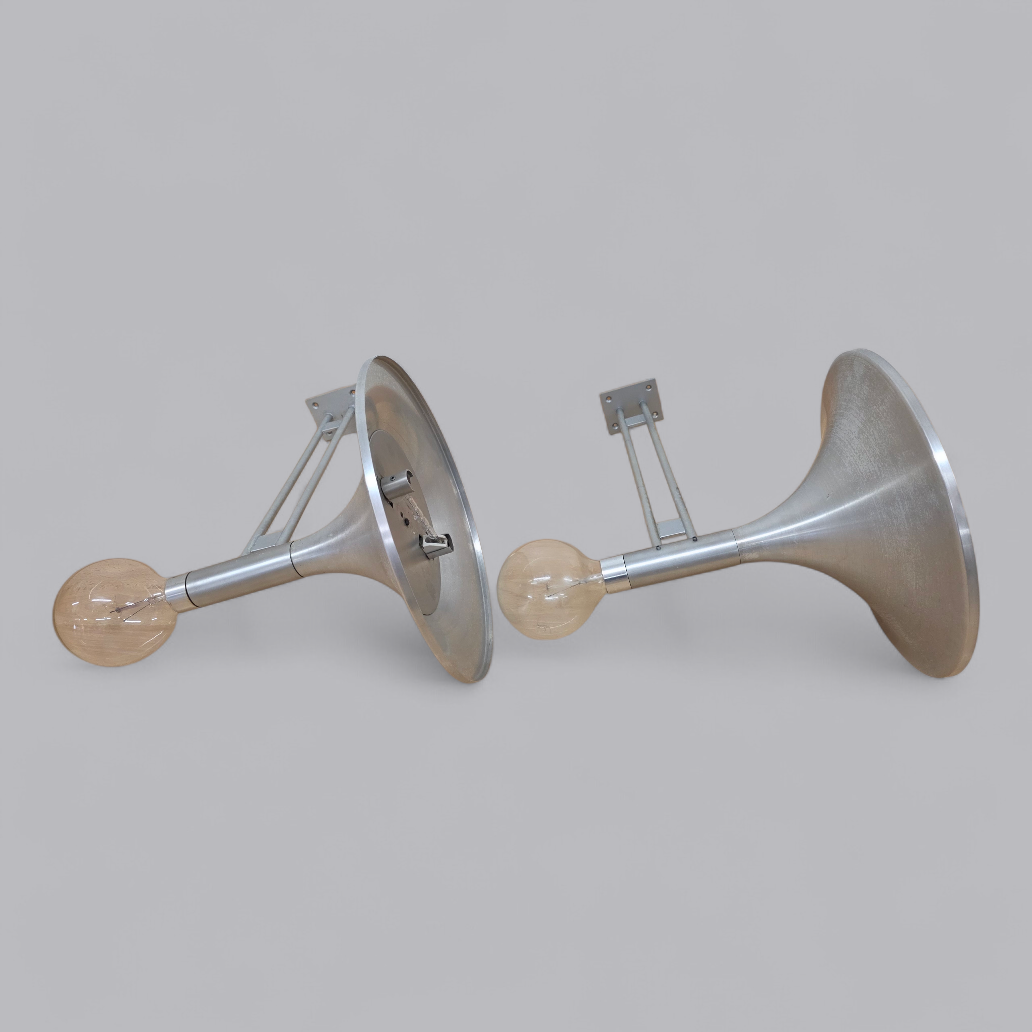 Retro-Futuristisches Aluminium Wandlampen Duo