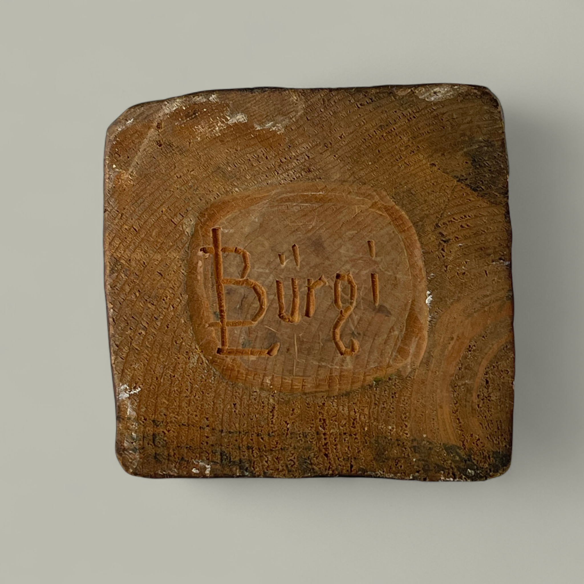 Handgeschnitzte Bürgi Originalfigur in historischer Tracht