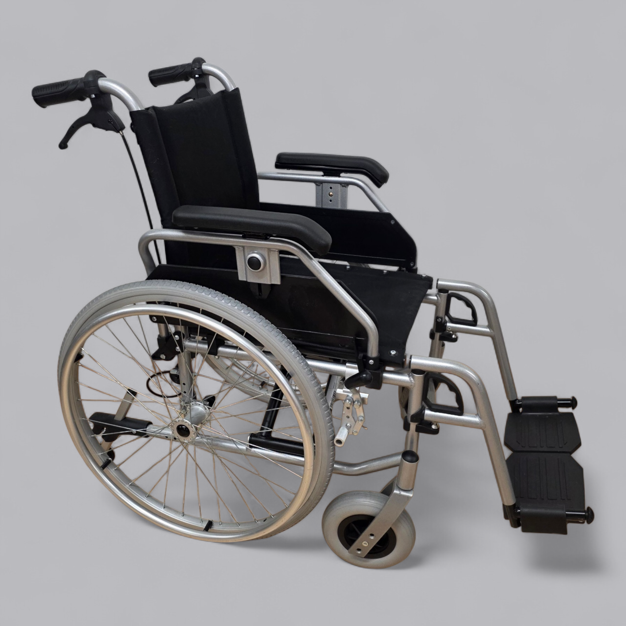 Mobicare Standard-Rollstuhl in neuwertigem Zustand