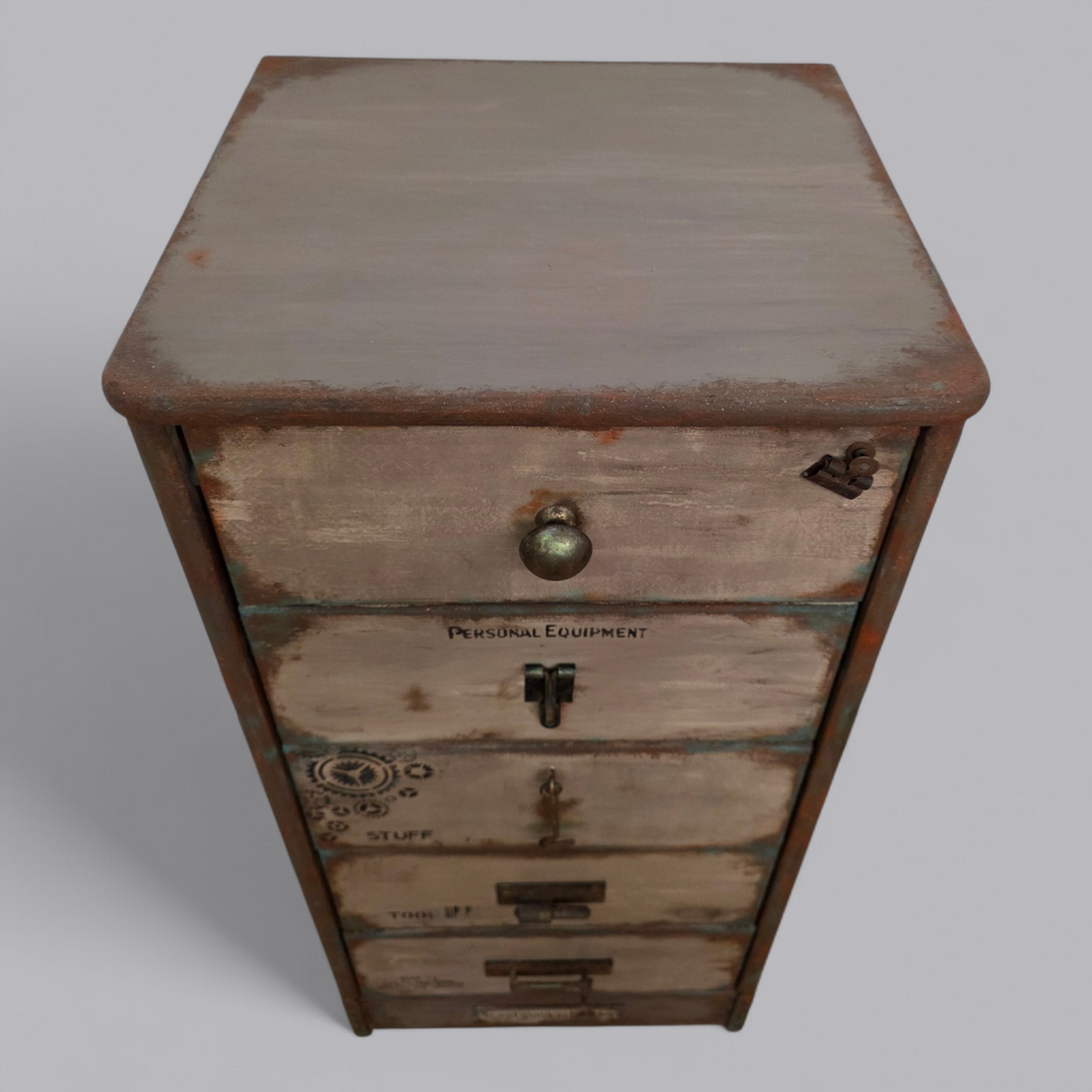 Upcycling-Kommode im Industrial Vintage Look