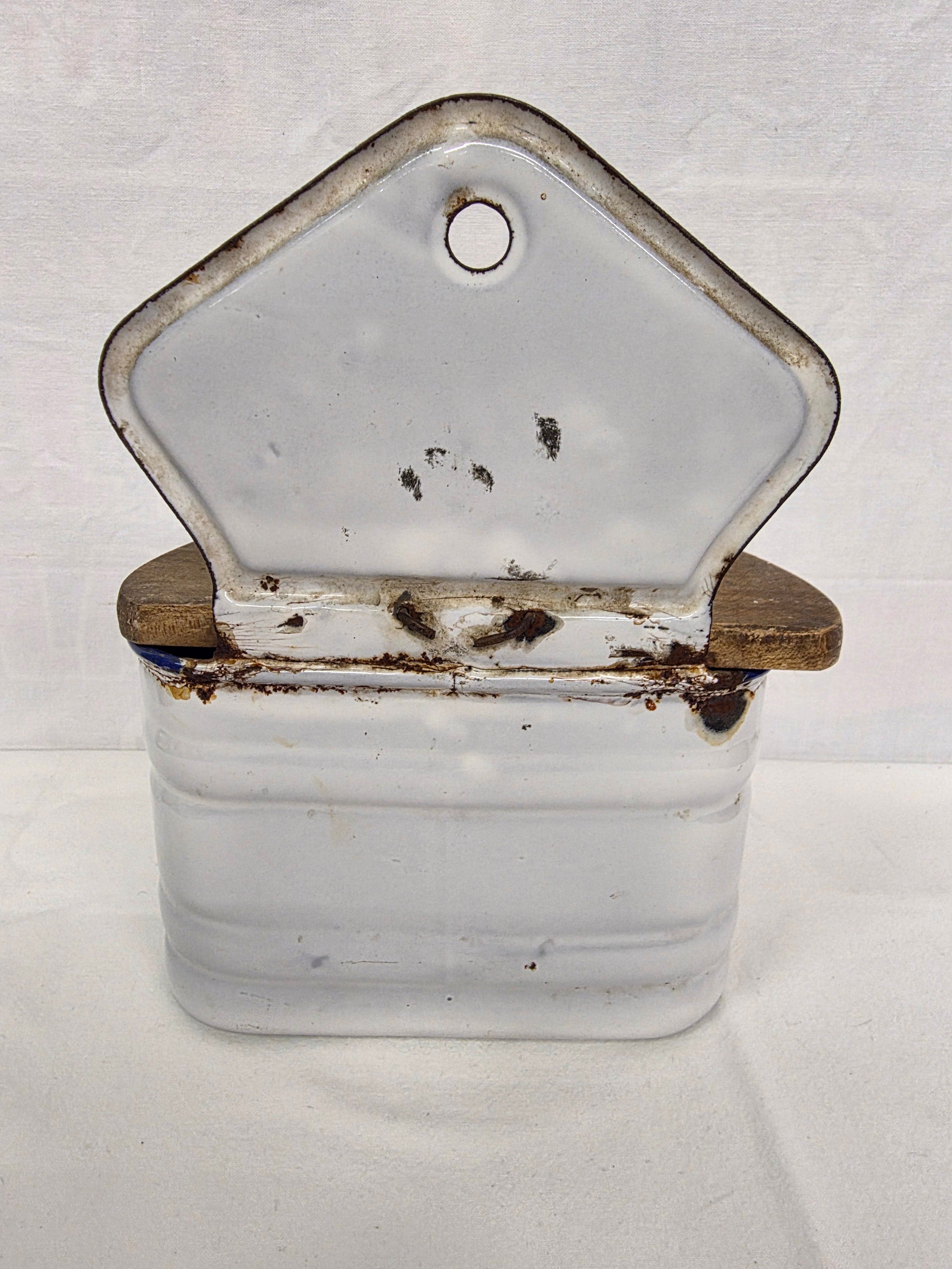 Vintage emaillierter Salzbehälter mit Holzdeckel