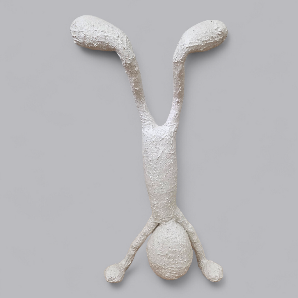 Abstrakte Gips-Skulptur – Figur im Handstand