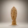 Filigrane Guanyin Skulptur auf Lotusthron – Asiatische Holzschnitzkunst