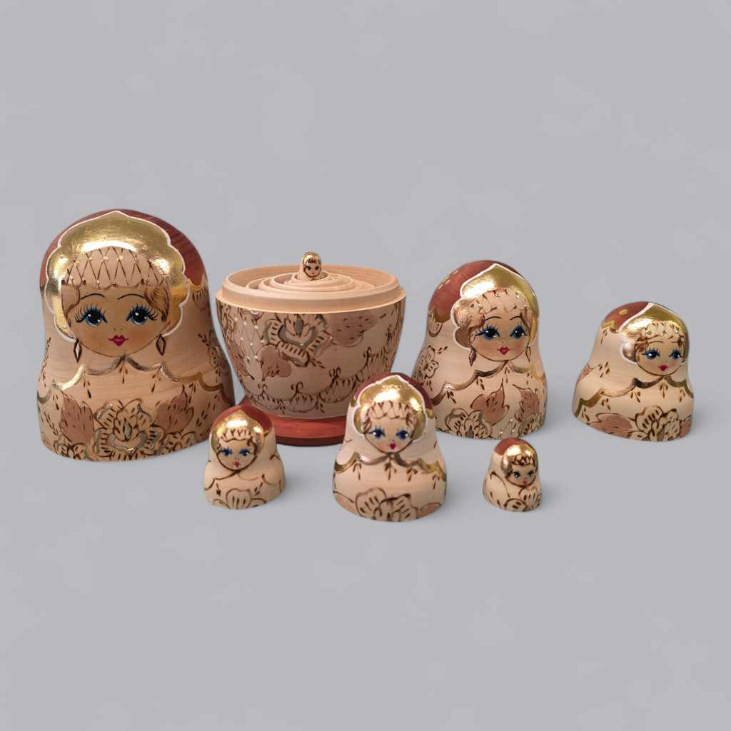 Matroschka – Set aus 7 Holzpuppen (grösste ca. 20 cm)