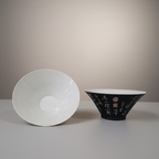 Asiatisches Früchteschale mit Kalligraphie – Elegantes Schwarz-Weiss Design