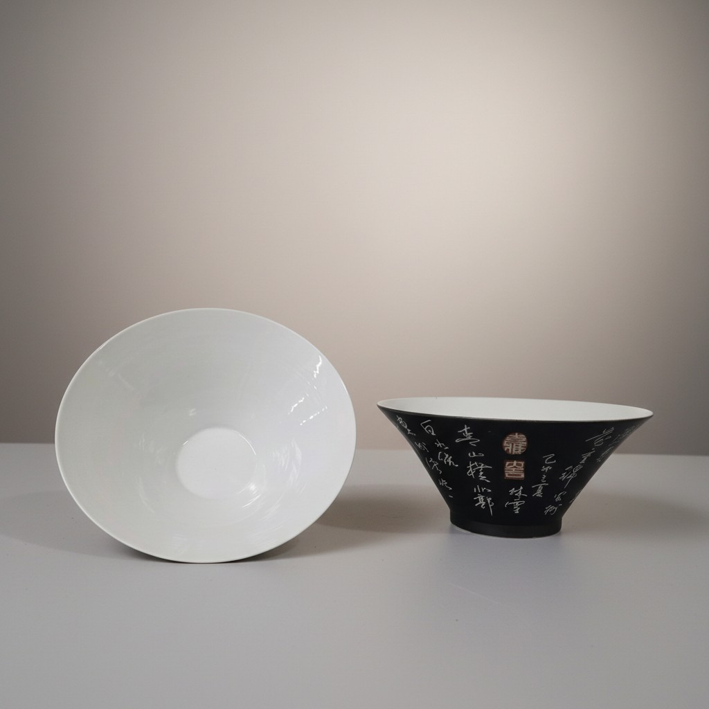 Asiatisches Früchteschale mit Kalligraphie – Elegantes Schwarz-Weiss Design