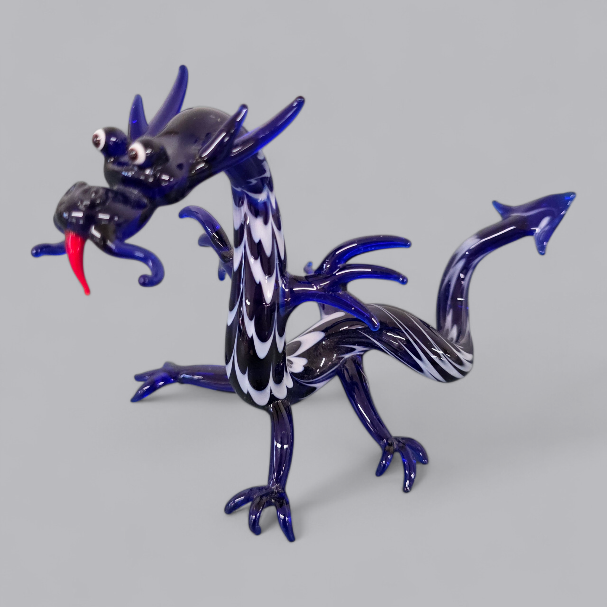 Mystischer Glasdrache in Handarbeit