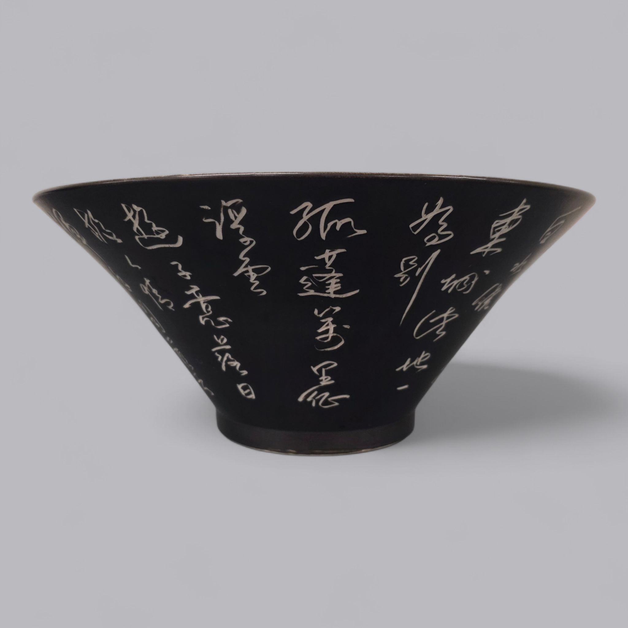 Asiatisches Früchteschale mit Kalligraphie – Elegantes Schwarz-Weiss Design