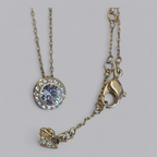 Funkelnde Swarovski Halskette mit Solitär-Anhänger