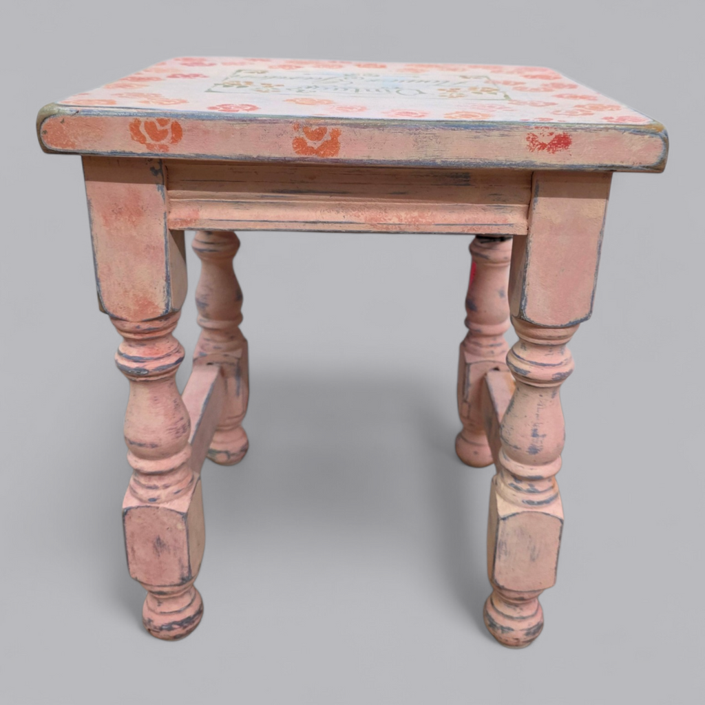 Upcycling Beistelltisch im verspielten Vintage Shabby Chic Stil
