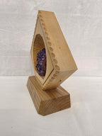 Handgearbeitetes Amethyst-Arrangement im Holzrahmen
