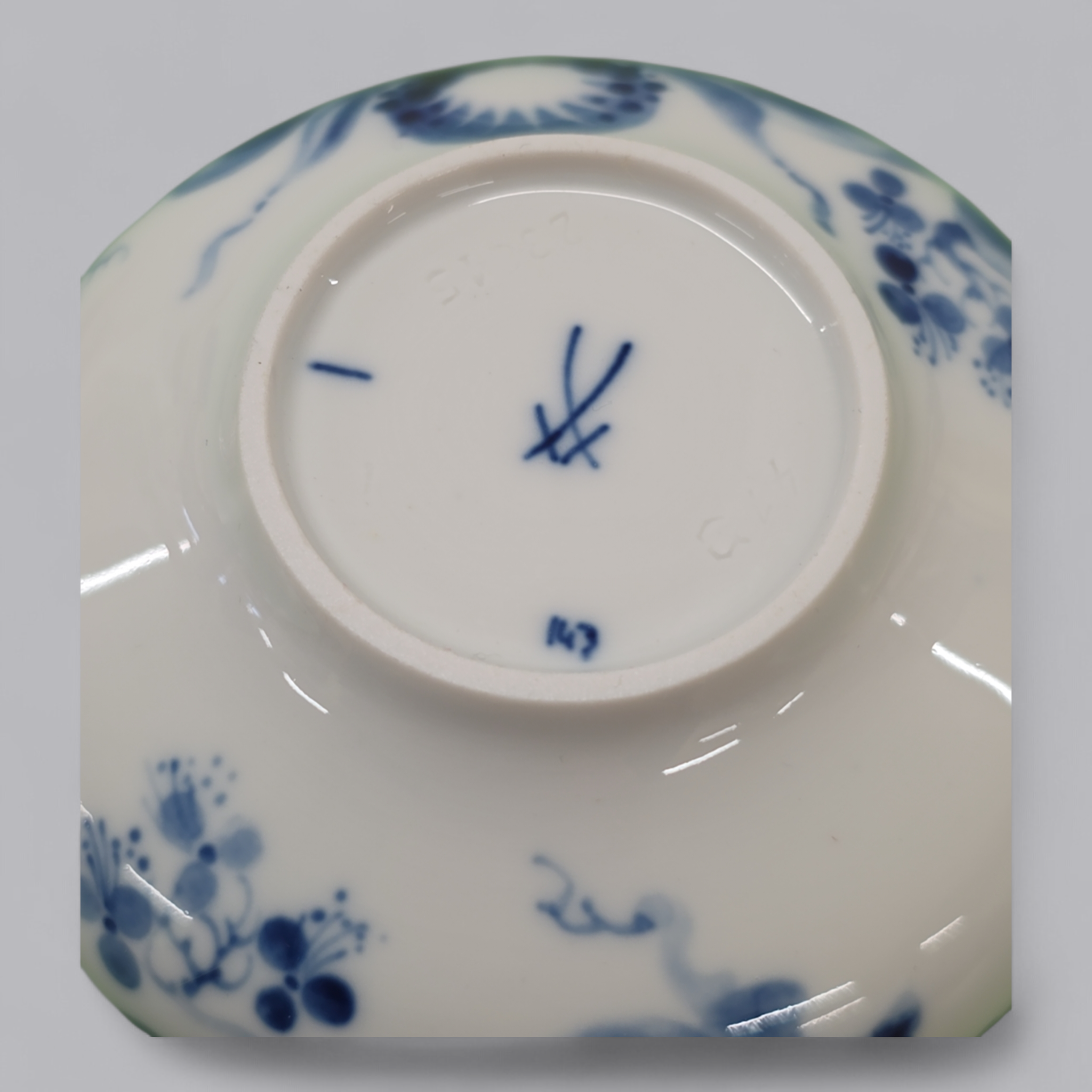 Meissen Porzellan Suppentasse Blaue Orchidee – Handbemalte Eleganz