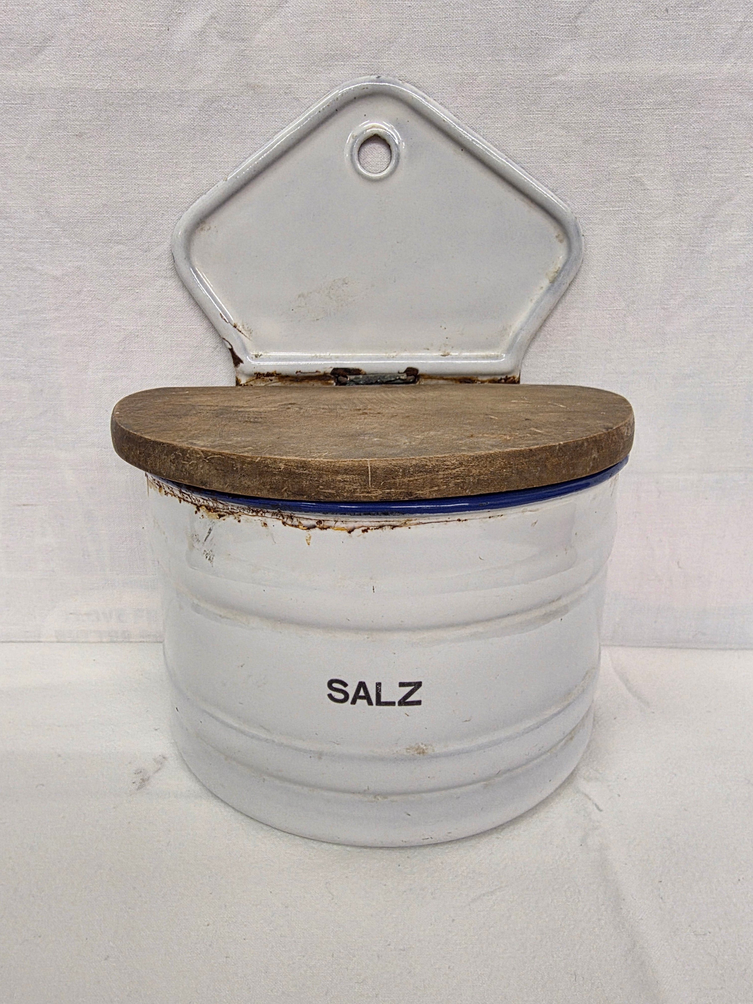 Vintage emaillierter Salzbehälter mit Holzdeckel