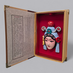 Traditionelle Peking-Oper Maske in Schmuckschatulle