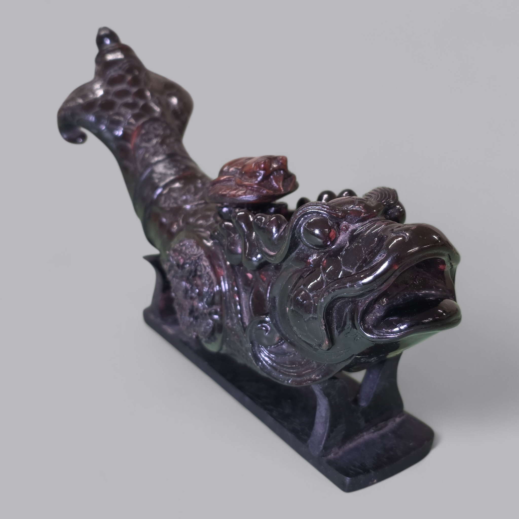 Chinesische Drachenfisch-Skulptur mit Standfuss – Exotisches Sammlerstück