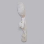 Abstrakte Gips-Skulptur – Figur mit verschränkten Armen