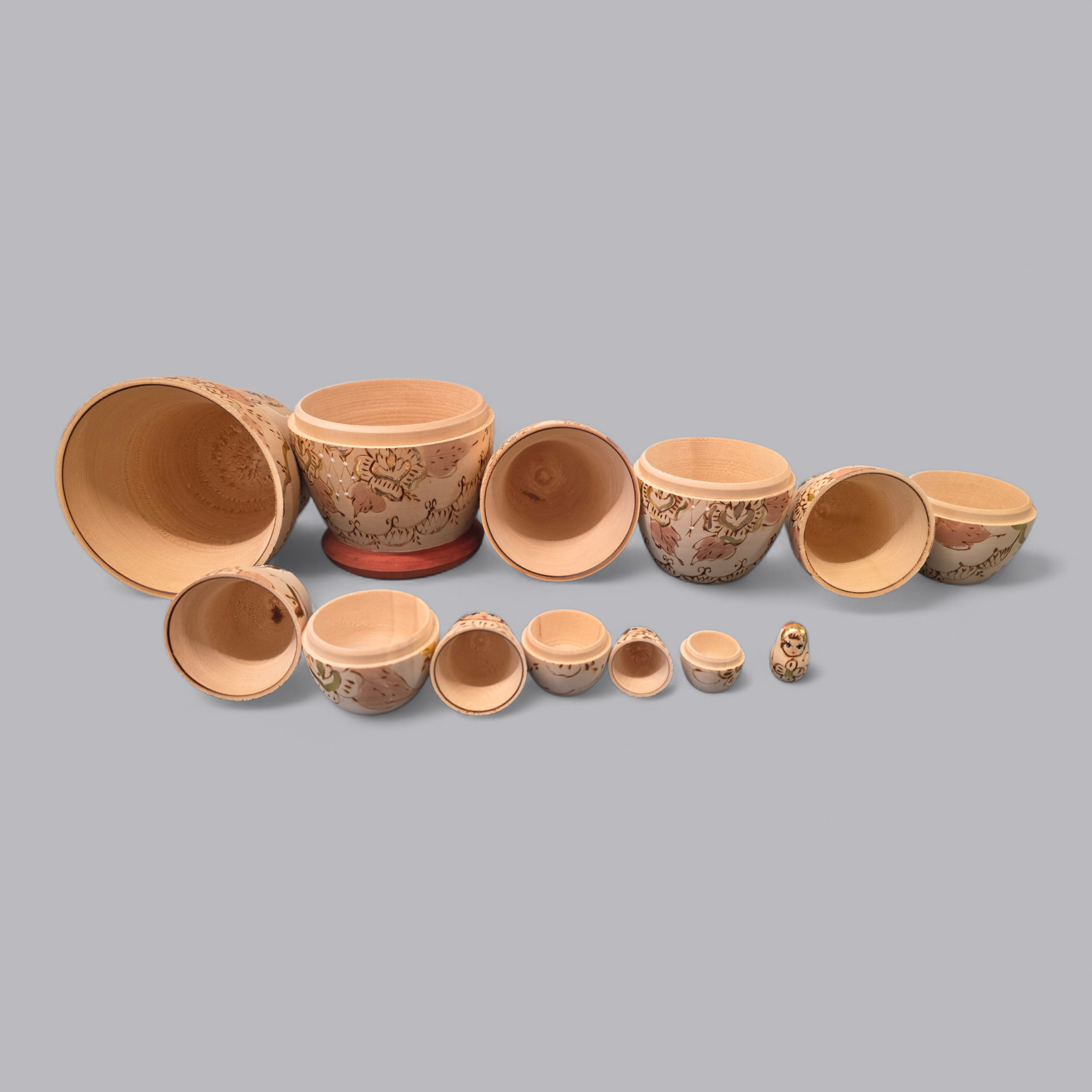 Matroschka – Set aus 7 Holzpuppen (grösste ca. 20 cm)
