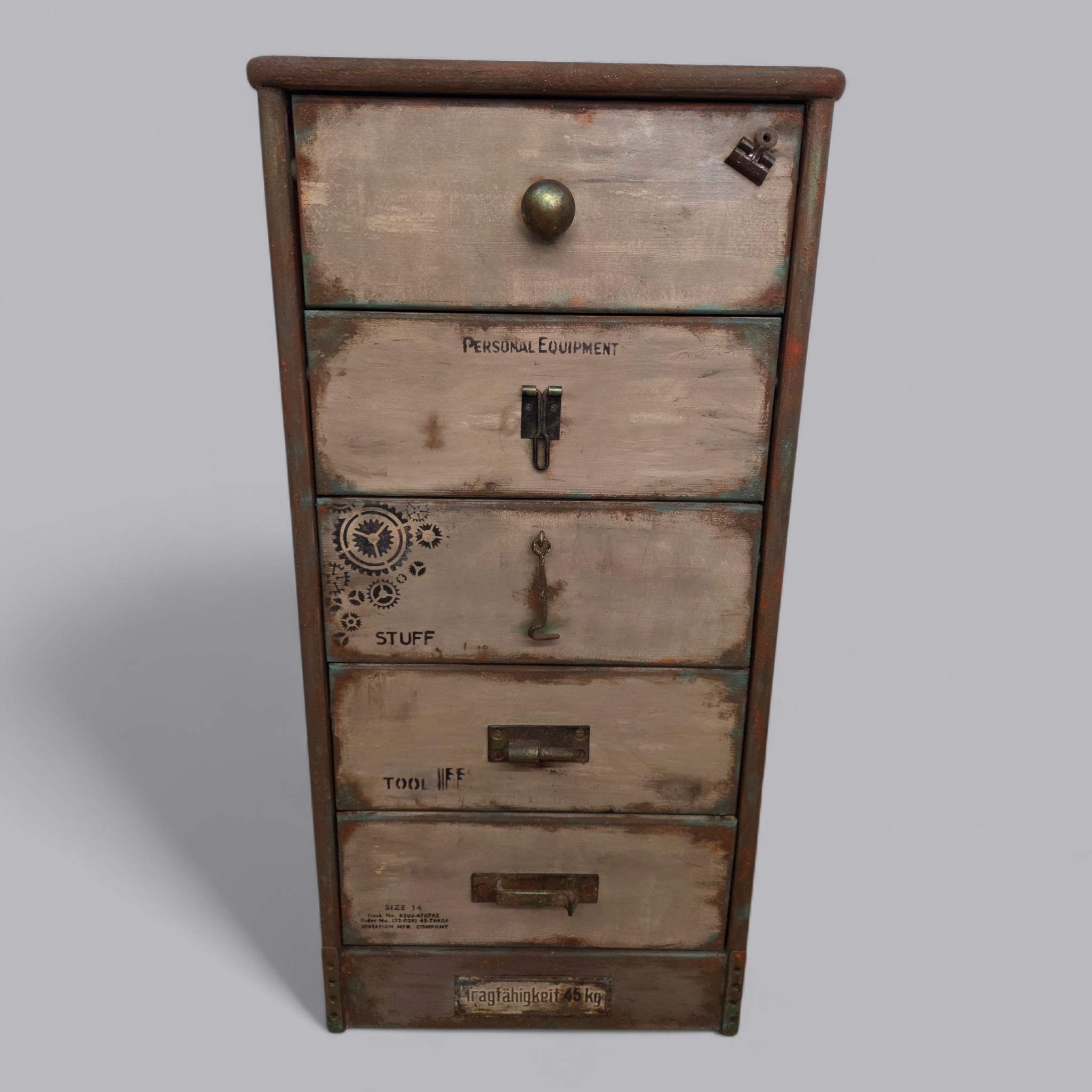 Upcycling-Kommode im Industrial Vintage Look