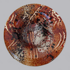 Künstlerische Glasschale mit flammendem Farbdesign
