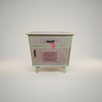 Upcycling Nachtschrank mit sanfter Patina in Pastelltönen