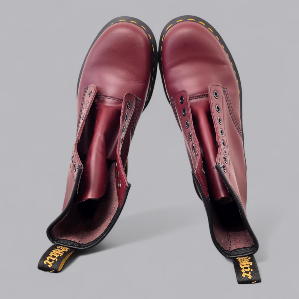 Kultige Dr. Martens Stiefel 1460 in klassischem Bordeaux