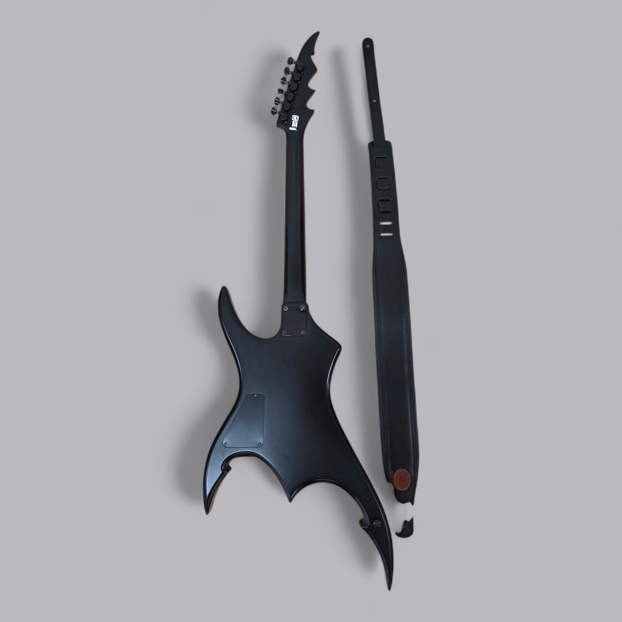 Firewood E-Gitarre – Aggressives Design in Matt-Schwarz