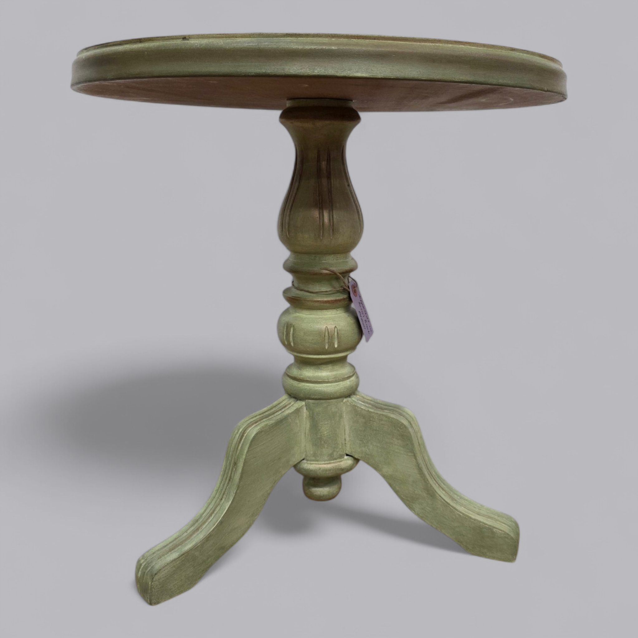 Upcycling Beistelltisch im hellen Vintage Stil