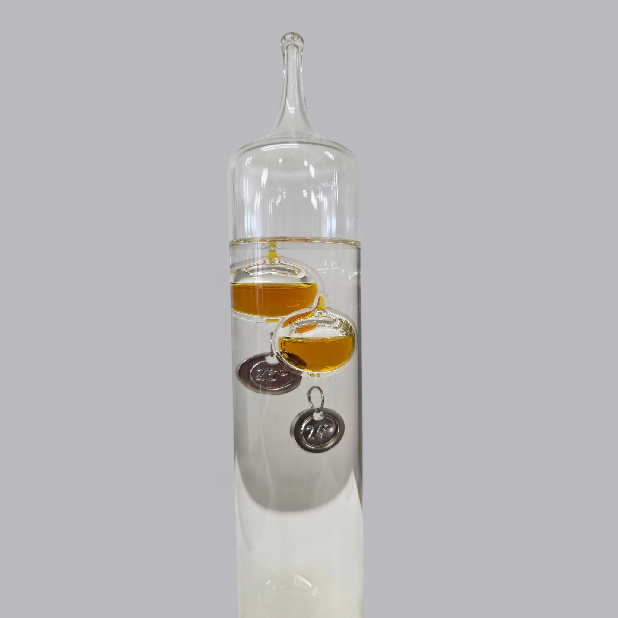 Goldener Tanz der Physik: Edles Galileo-Thermometer mit Bernstein-Akzenten