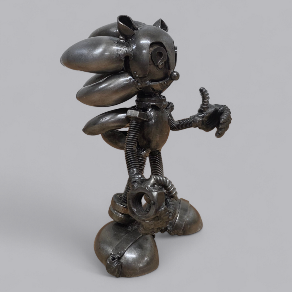 Sonic the Hedgehog Skulptur aus recyceltem Altmetall